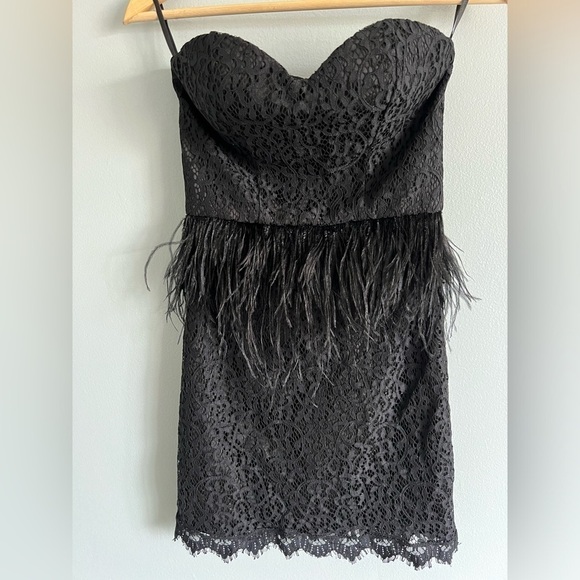 BEBE Lace Strapless Feather Waistline Strapless Cocktail Mini Dress Size 0 Black - Picture 3 of 8